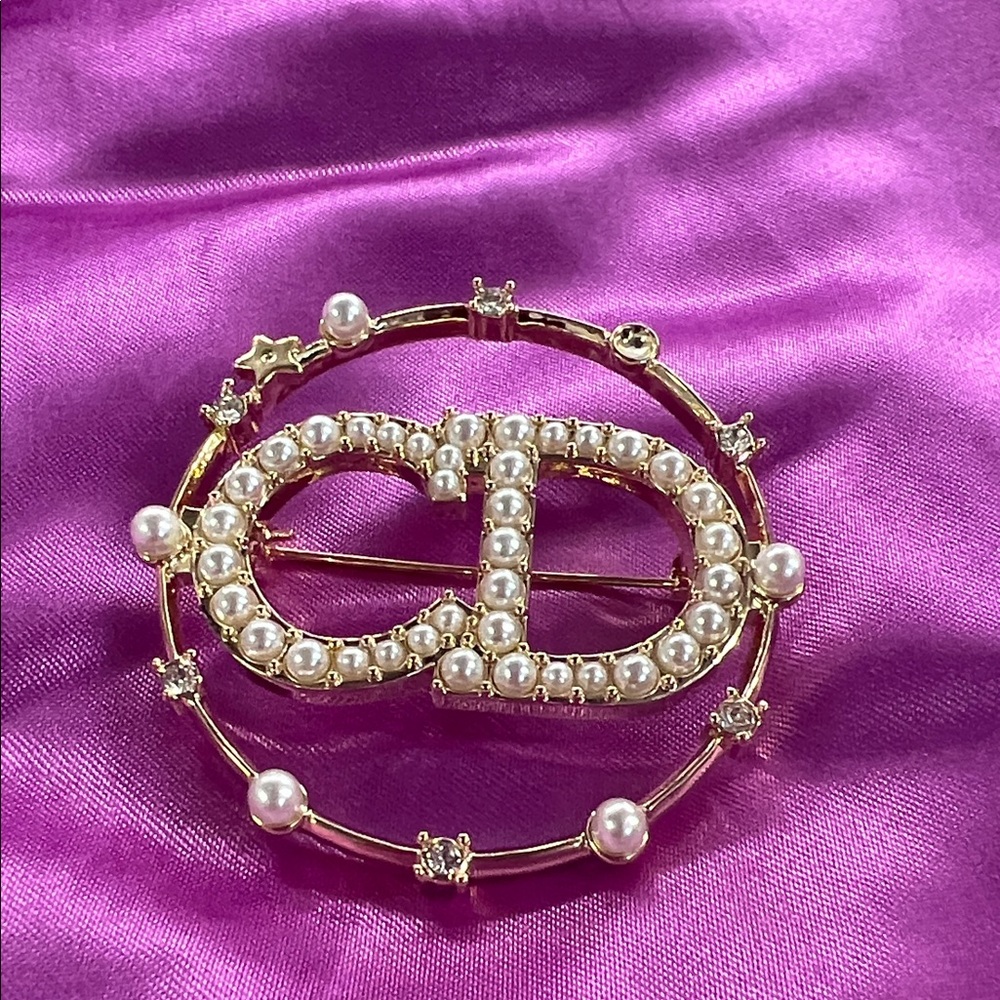 Gold Pearl Embellished Circle Brooch - Women Jewelry